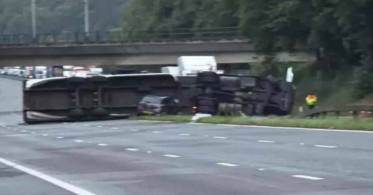 M6 shutdown LIVE: Overturned lorry sparks traffic chaos with major delays