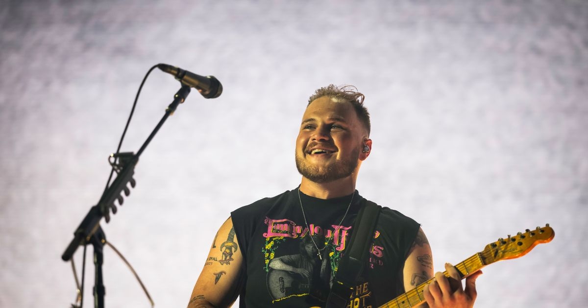 Urgent Zach Bryan warning issued before show as fans told 'bring 2 key items'