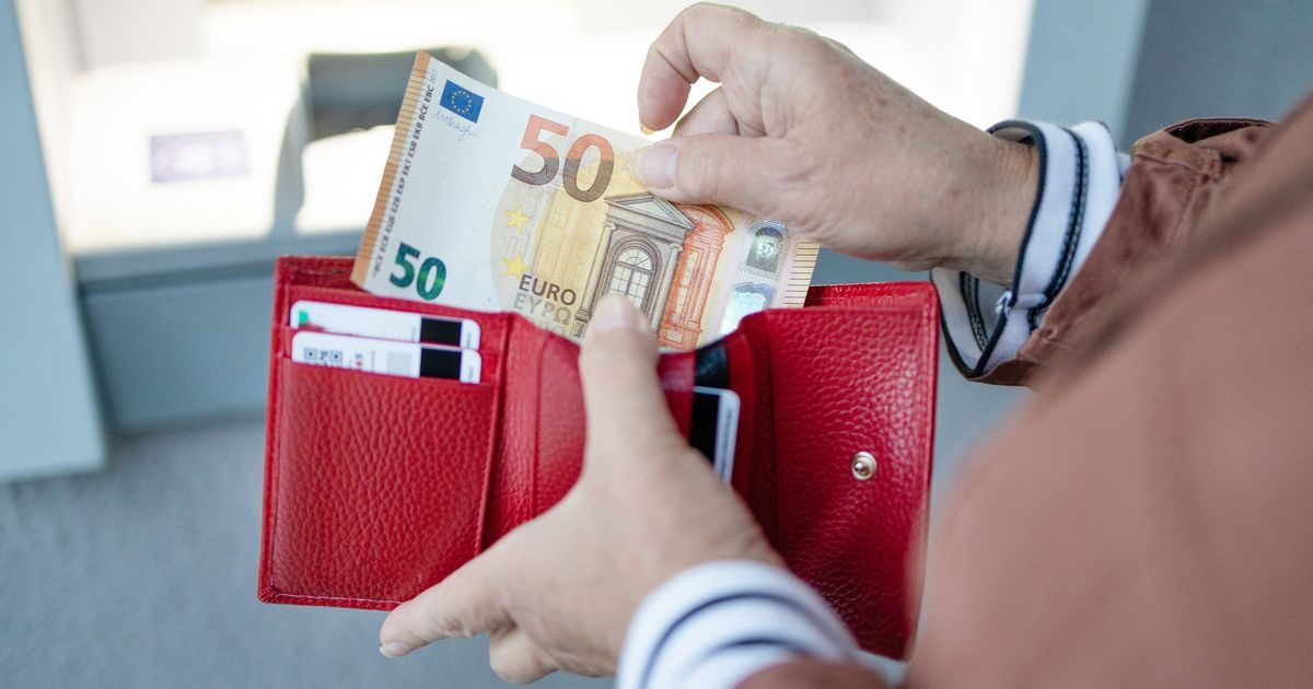 How to get €285 social welfare payment even if you have a full time job