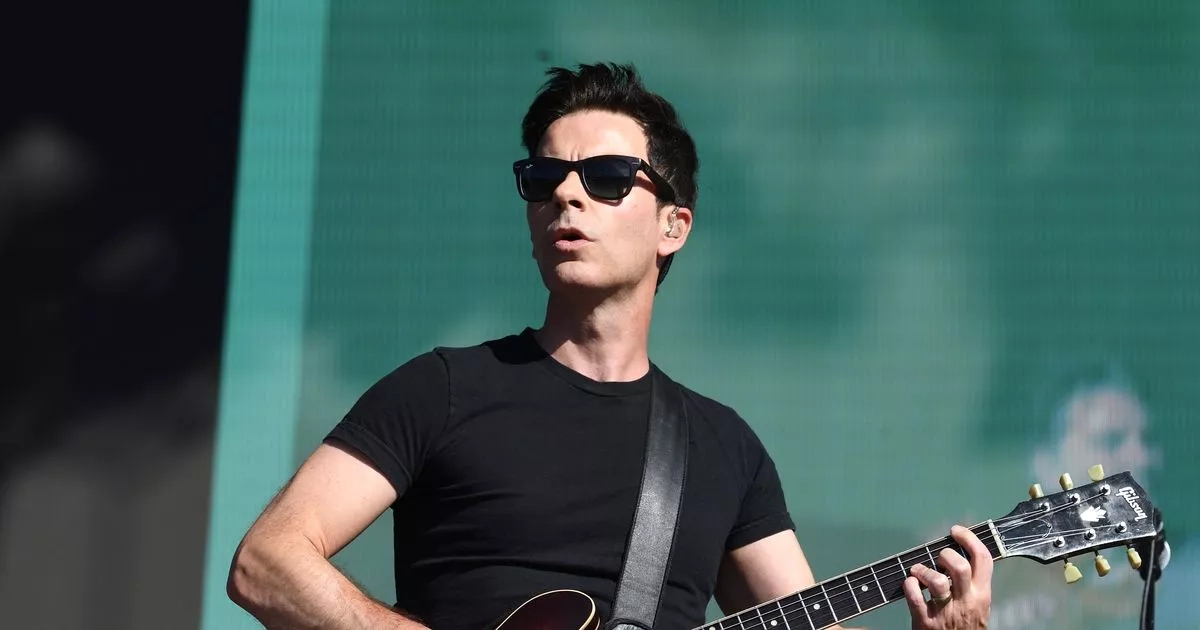 ‘Surreal' moment Oasis' Noel Gallagher took Kelly Jones ‘under his wing' and introduced him to huge rock icons