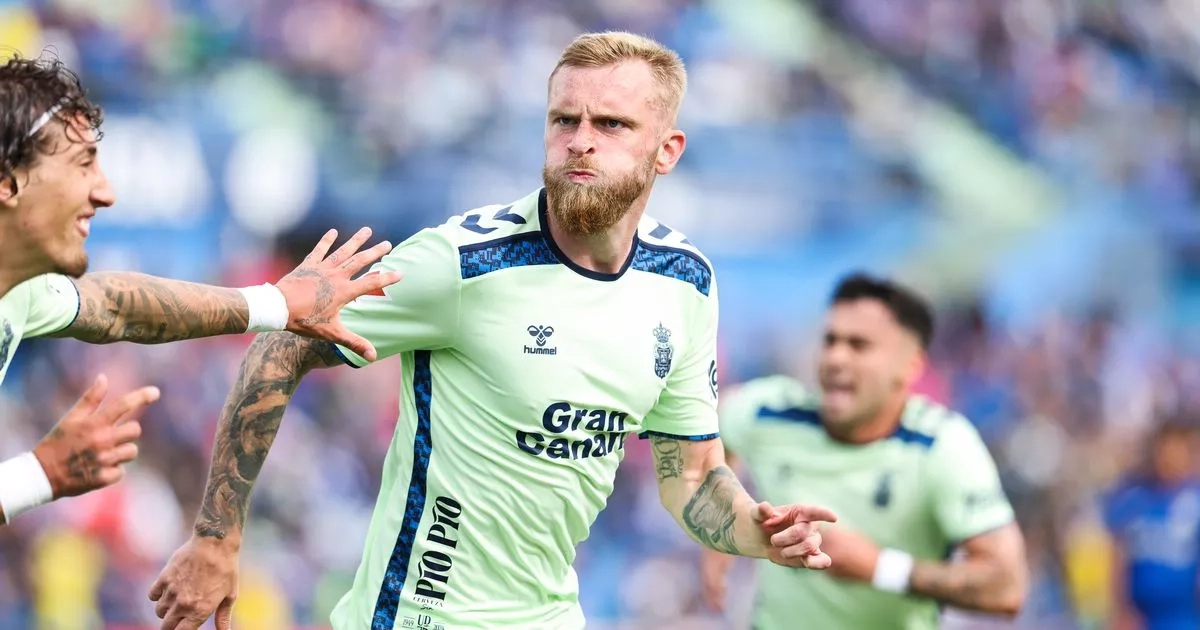 Swansea City weigh up exciting Oli McBurnie reunion as striker speaks out