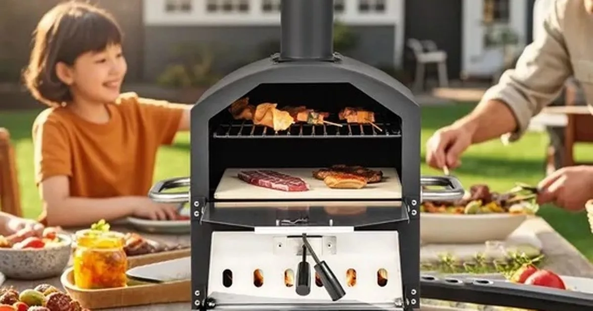 Pizza oven with rain cover falls to almost half-price