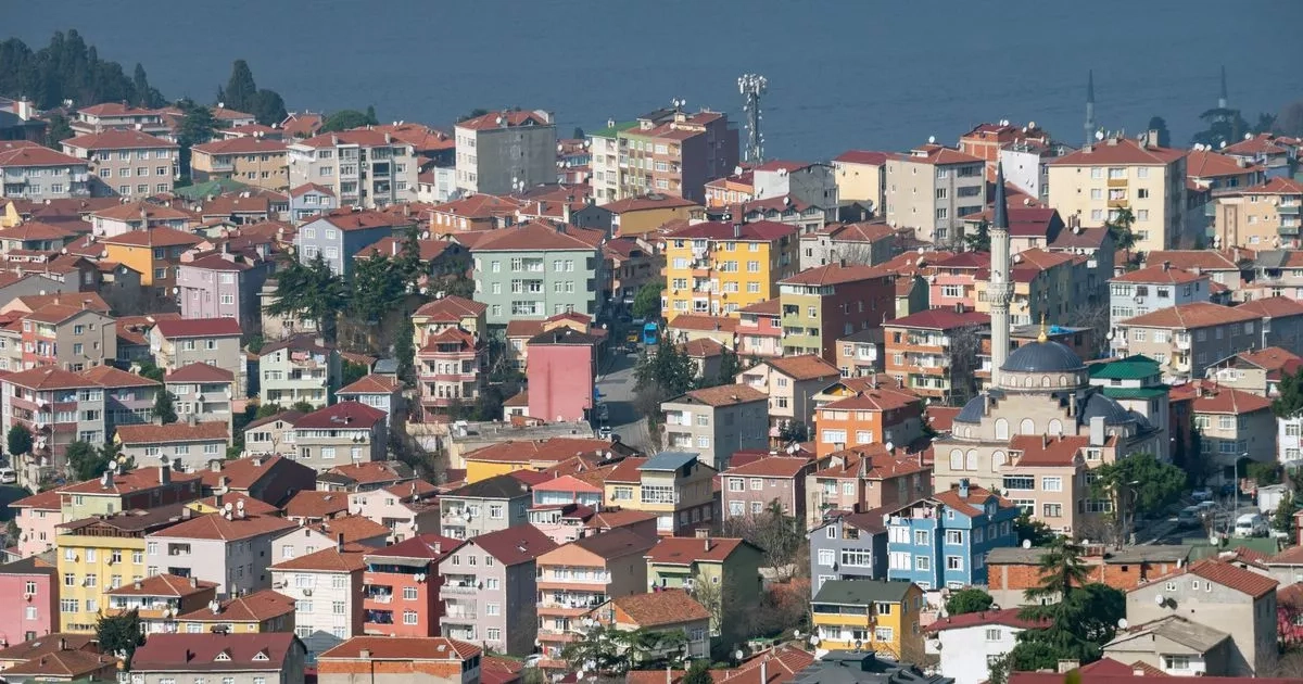 Travel warning to Brits travelling to Turkey after people are seen fleeing out of homes and jumping for their lives