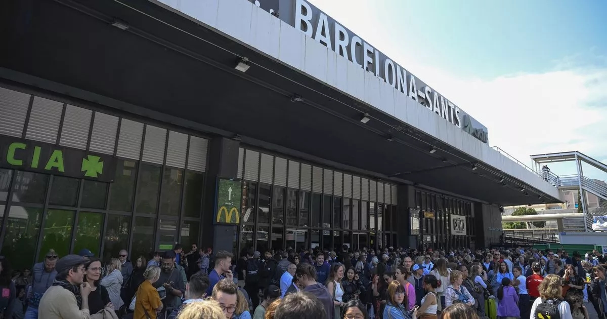 Spain and Portugal power cut latest on Tuesday as people told 'stay home'