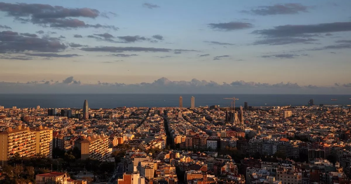 Foreign Office updates advice for European country as 'toxic' gas forces people indoors