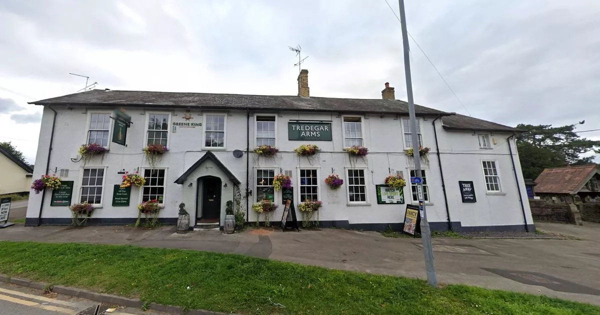 Pub forced to close as 'ceiling collapsed' in devastating fire