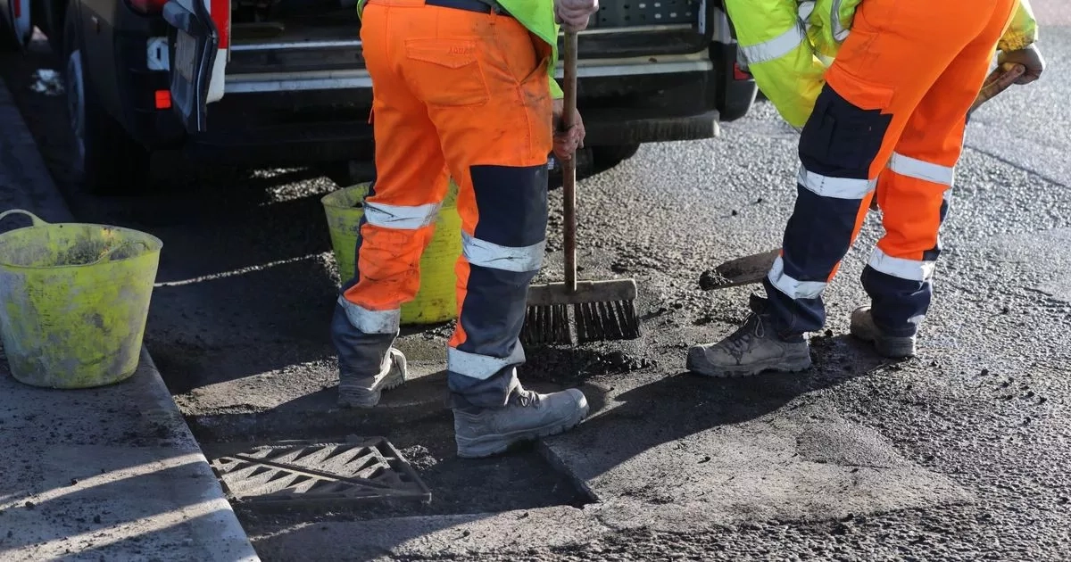 2,400 potholes to be fixed on two of Wales' main roads