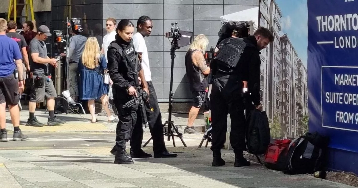 'SWAT' police with 'large rifles' seen as roads sealed off in Cardiff