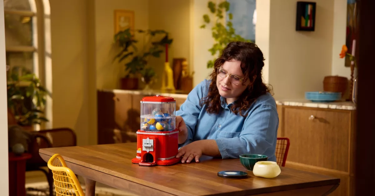 LEGO fans can build a vending machine that dispenses Minifigures