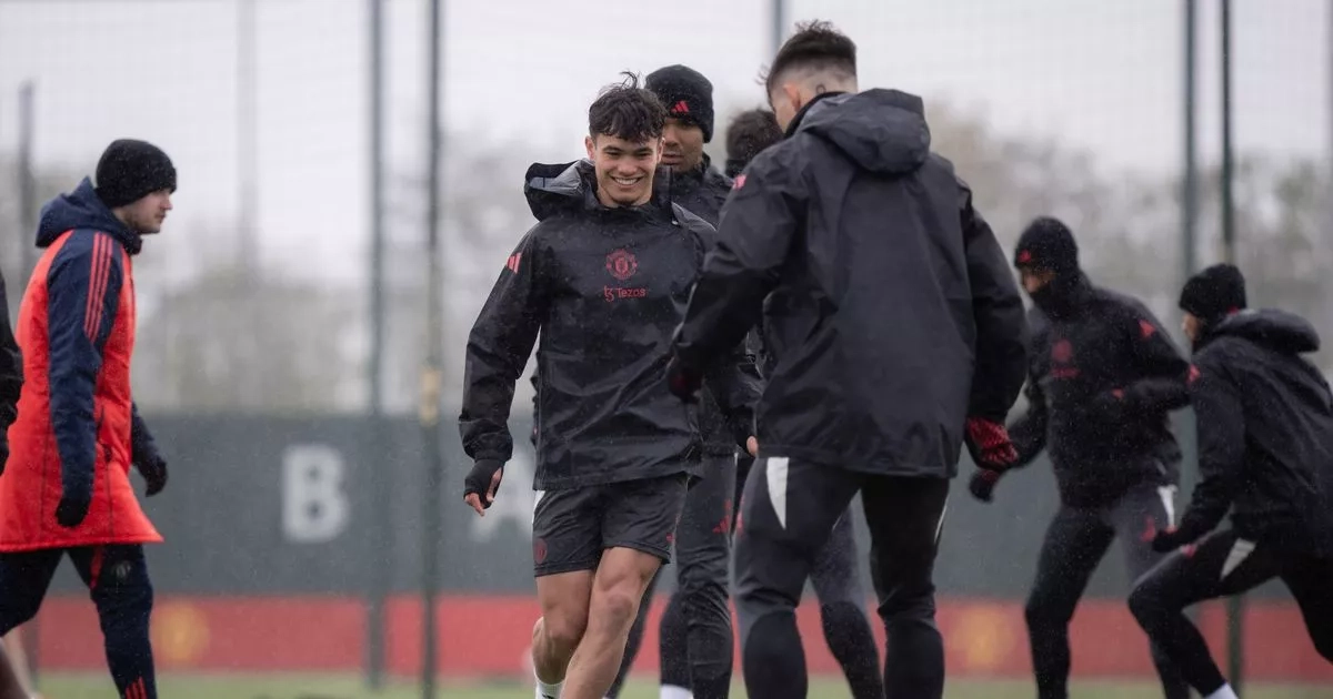 Man Utd starlet at centre of 'tug of war' after being flown out to Spain