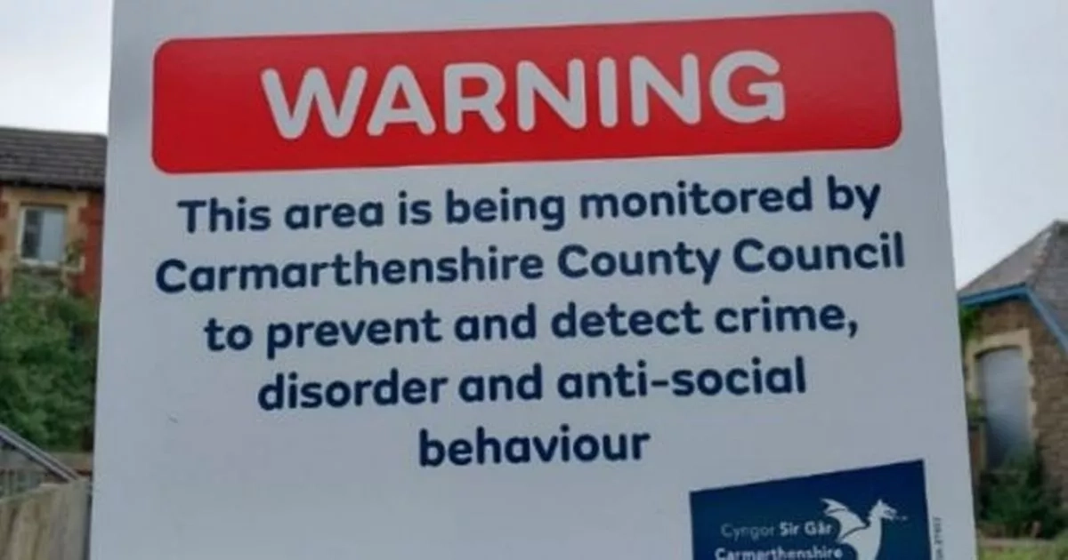 Police warning to parents after youths seen climbing into unstable buildings