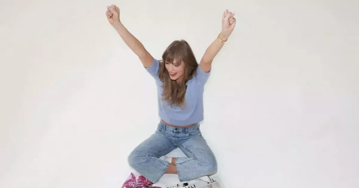 Taylor Swift 'bursts into tears' as she gives huge update on album after huge wait