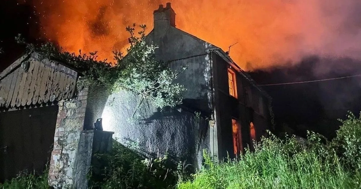 Crews return to tackle building fire hours after putting it out
