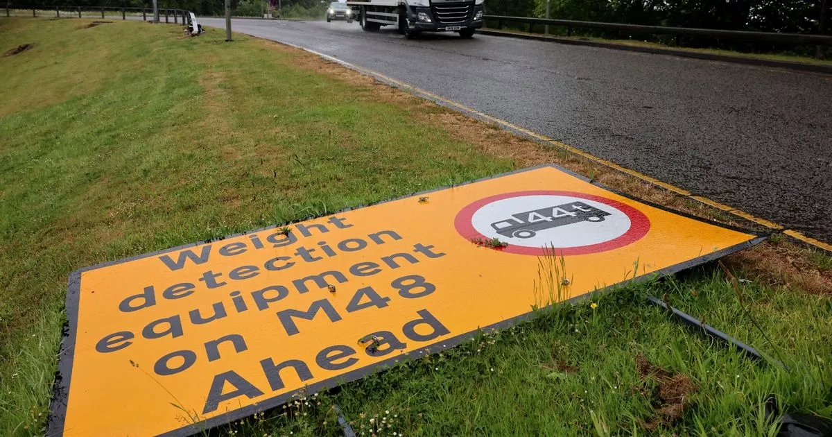 Hundreds of jobs at risk as MP and council seek 'urgent solution' to bridge problem