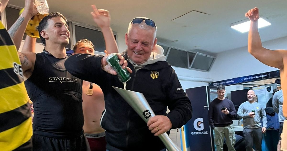 Warren Gatland involved in wild changing room celebrations as new team clinch title in nail-biter