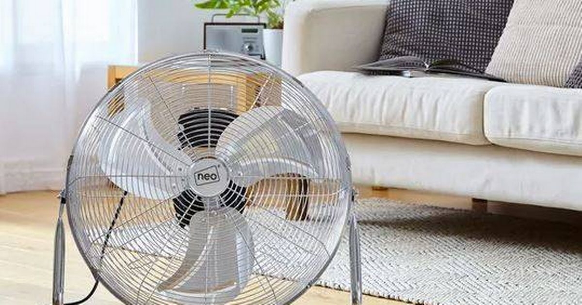 'Quiet' floor fan reduced to clear at Debenhams