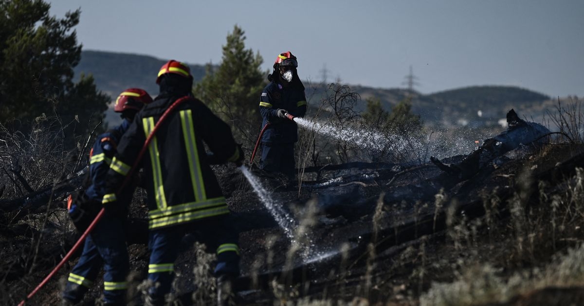 Huge wildfire tearing through Greek island after three blazes combine