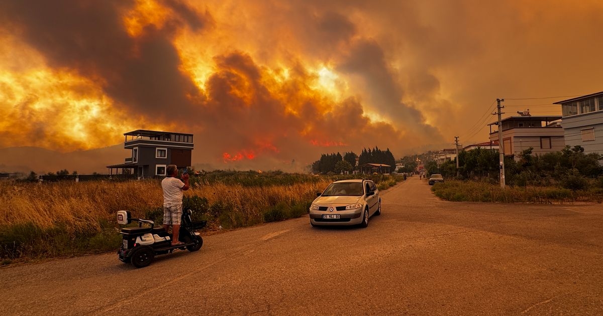 Foreign Office travel advice as airport evacuated amid wildfires at holiday hotspot