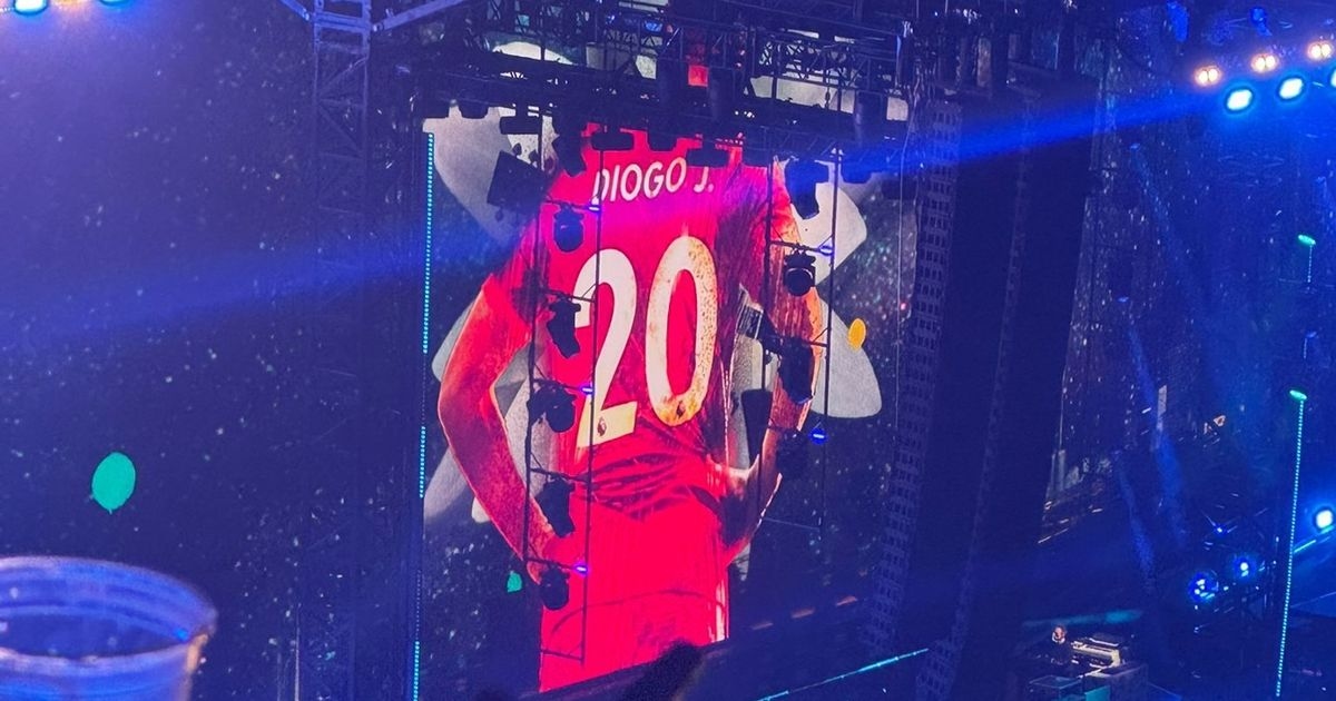 Oasis pay touching tribute to Liverpool star Diogo Jota during Cardiff show