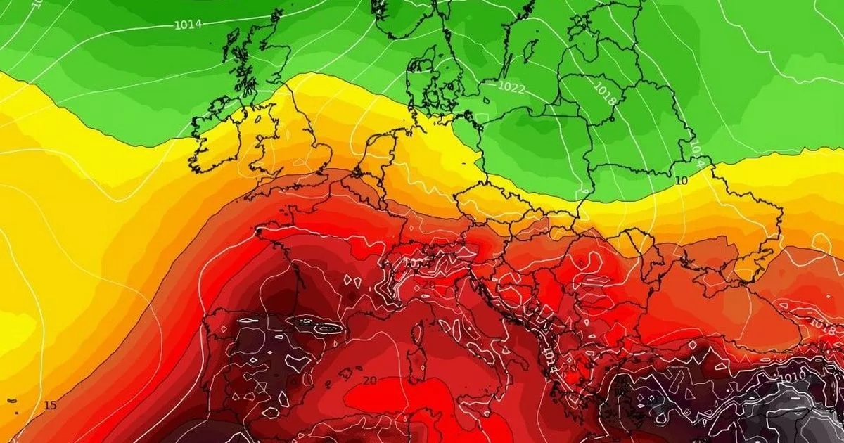 BBC weather forecaster Derek Brockway says it's going to be 'hot for a while' as 25C temperatures return to Wales