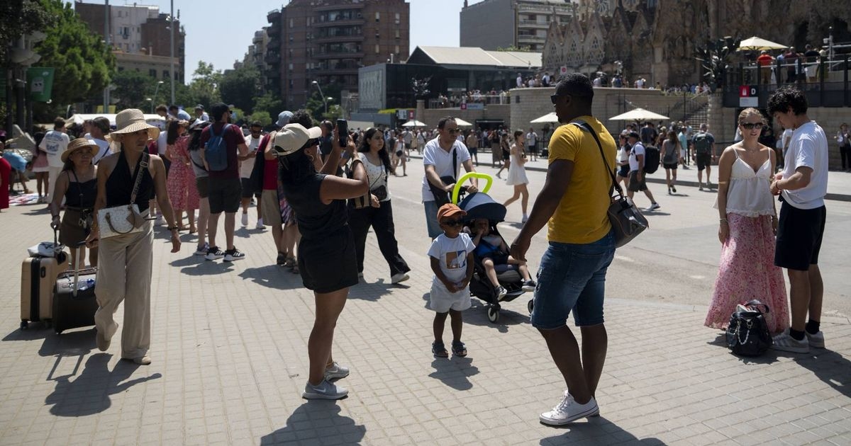 Spain travel warning as families told to 'take extreme precautions'