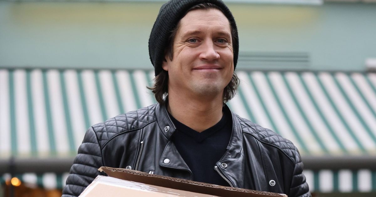 The One Show's Vernon Kay warns 'don't do that' as he makes sudden family U-turn