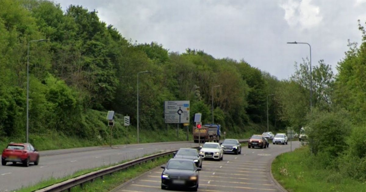 Crash closes major Cardiff road in both directions