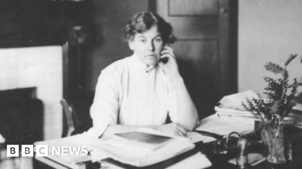 Ballycastle: Dame Louise McIlroy to be honoured with blue plaque