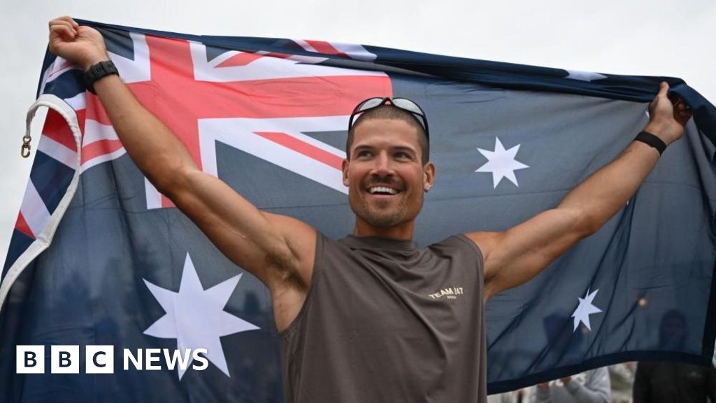William Goodge: British man breaks record for fastest run across Australia