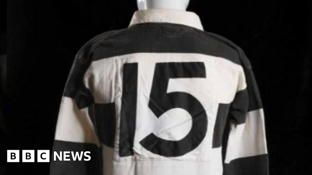 Wales rugby: Iconic 1973 JPR Williams rugby shirt sells for £27k