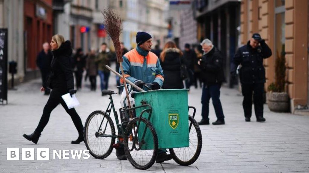 Rats thrive in Sarajevo as rising diseases cause crisis