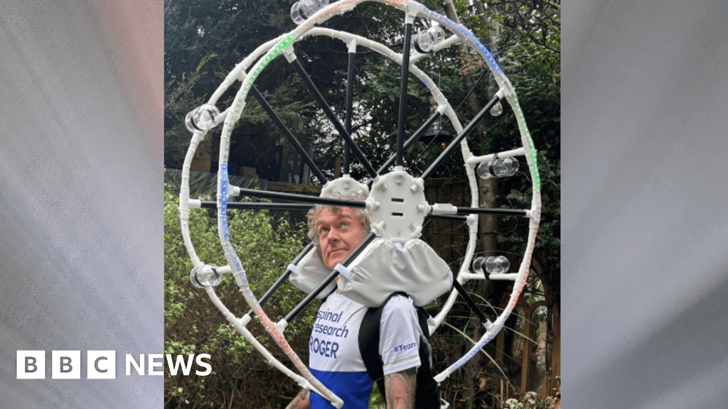 Derbyshire man to run marathon dressed as the London Eye