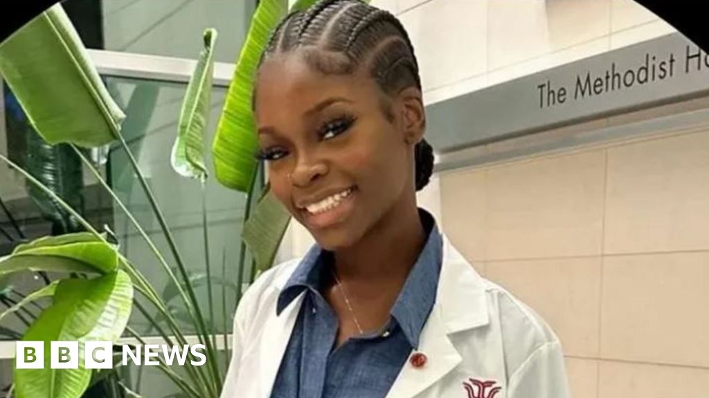 Elizabeth Tamilore Odunsi: British nursing student killed in Texas days before graduation
