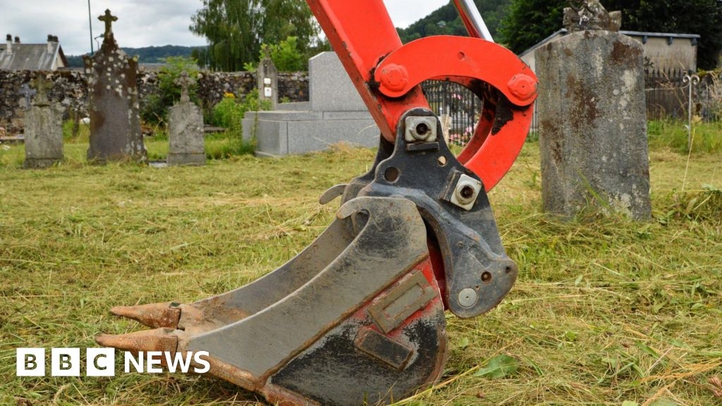 Lincolnshire stonemason 'shocked they stole from a gravedigger'