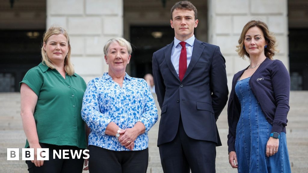 Cervical screening: Campaign group 'no further forward'