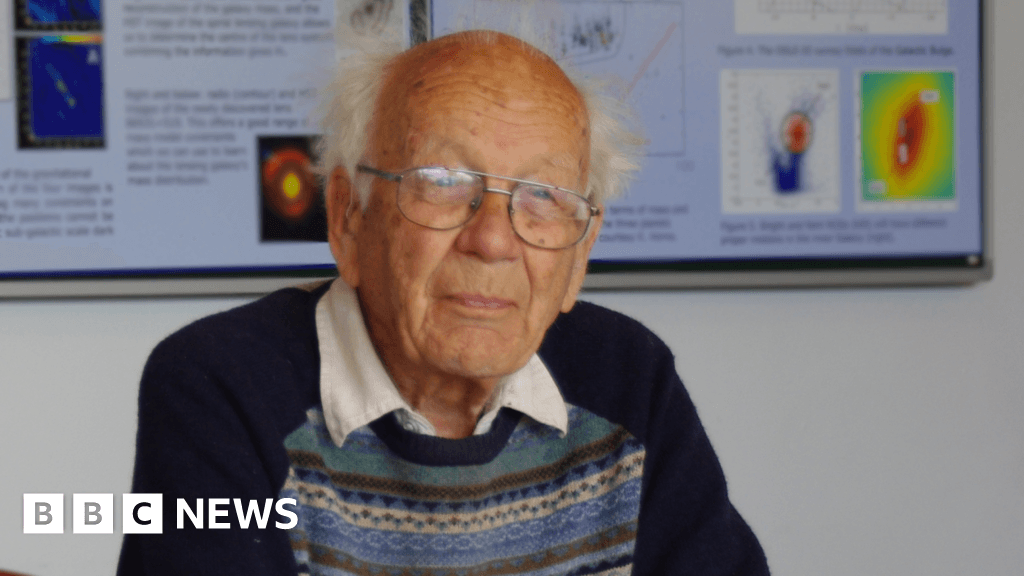 Jodrell Bank: 'Towering figure' in radio astronomy dies at 102