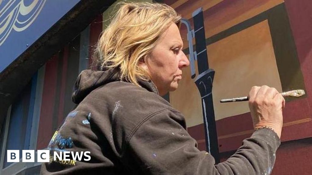 Artist wants mural on old cinema in Luton to convey 'hope'