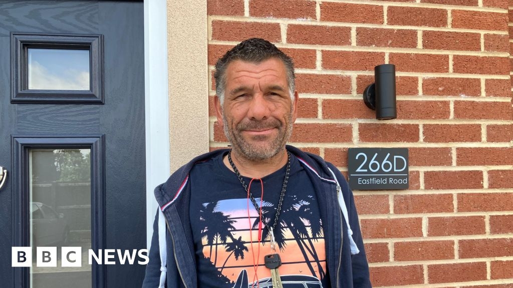 Man who slept rough praises 'plush' new housing in Peterborough