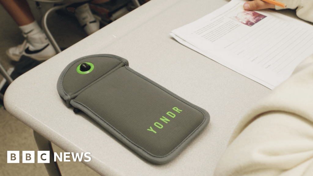 Edinburgh schools to introduce "pouches" for pupils' phones