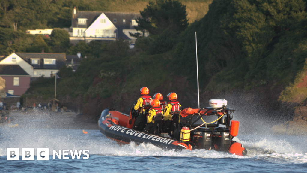 Lifeboat crew in Devon rescues 10 paddleboarders in one day