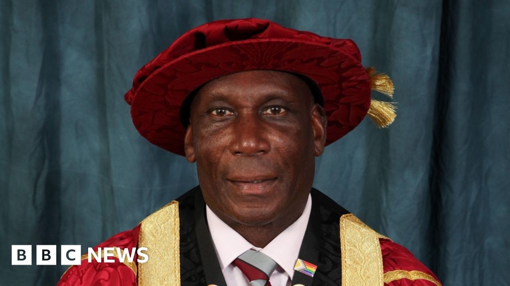 Uriah Rennie installed as Sheffield Hallam University chancellor