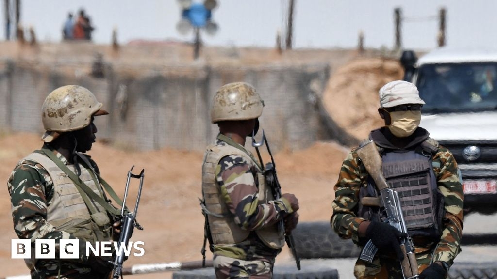Niger attack: More than 200 gunmen on motorbikes storm army base in Banibangou
