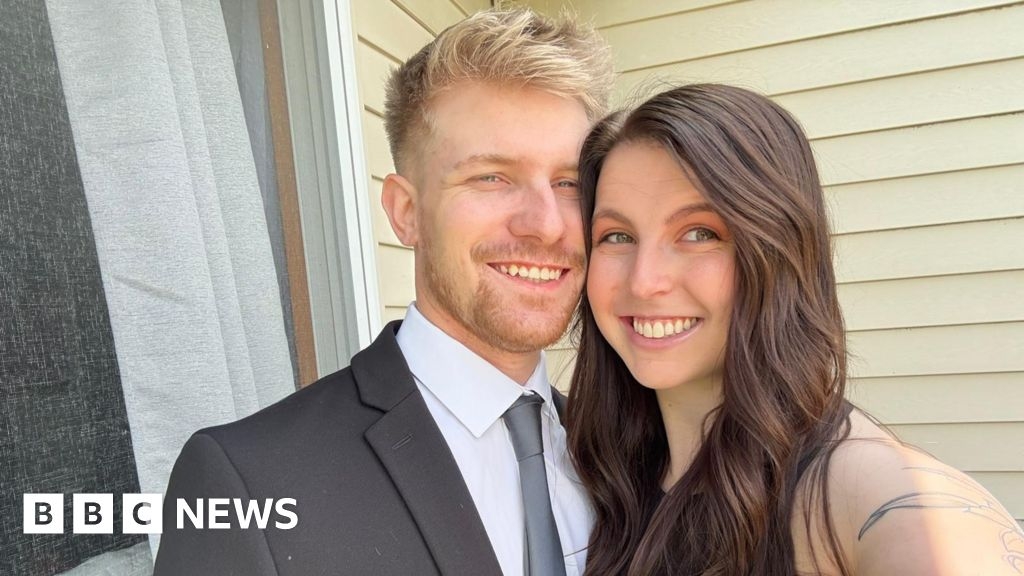 Tinder new height filter: 'It doesn't matter that my boyfriend is 5,6"'