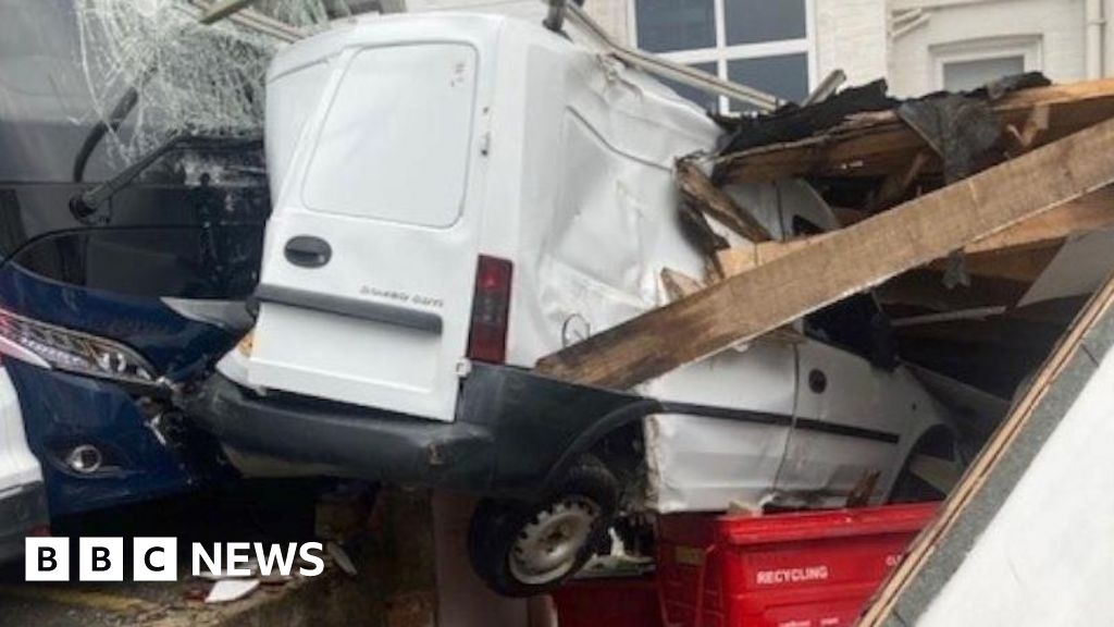 CCTV captures coach before Isle of Wight hotel crash