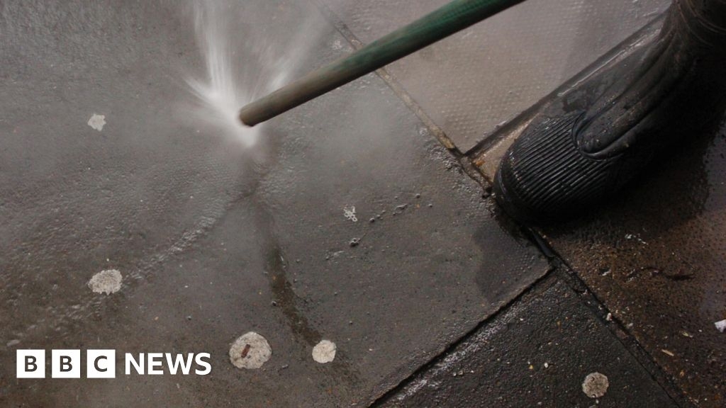 Wyre Forest gets £27k to remove littered gum from streets