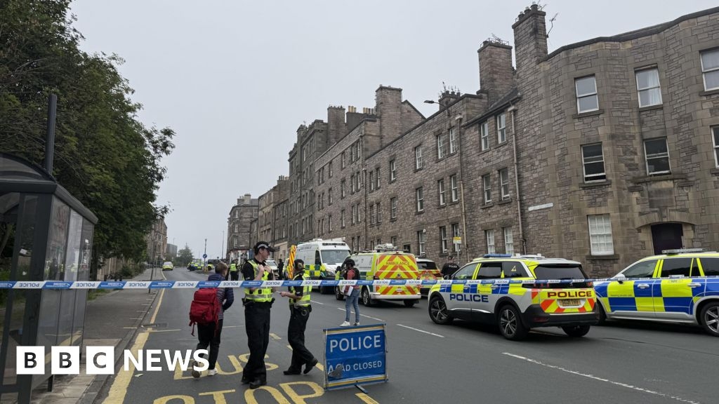 Flats evacuated as armed police close off Edinburgh street