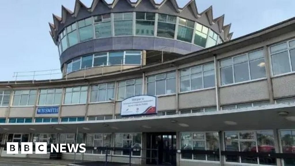 Drug mule jailed for smuggling over £9k of cocaine to Isle of Man