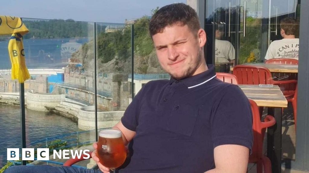 Leeds United fan who fell from tree praises hospital staff