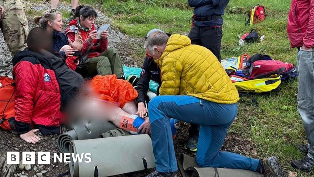 Volunteers rush to aid of fellow mountain rescuer after fall