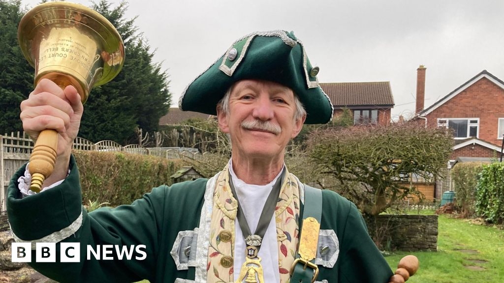 Oyez! Bromsgrove town crier marks 40 years in post